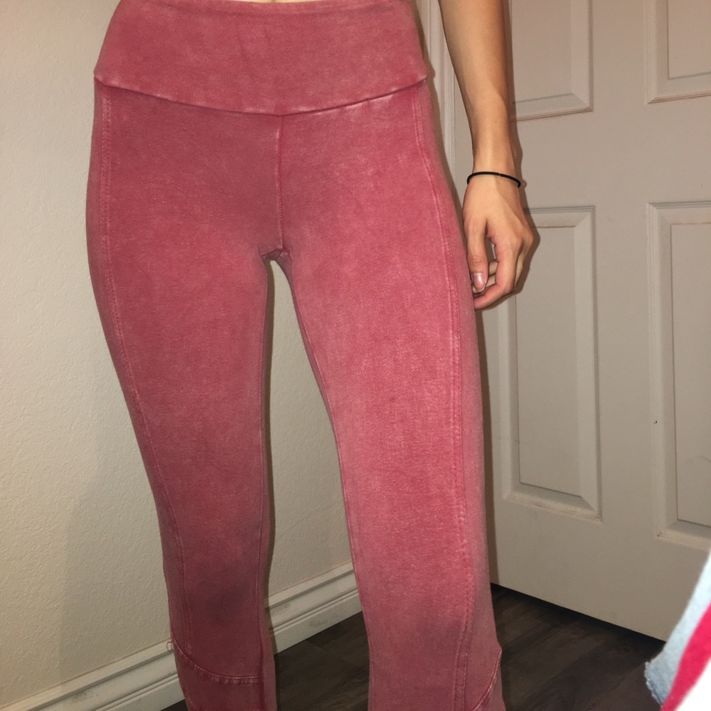 Subtle acid wash leggings🍒